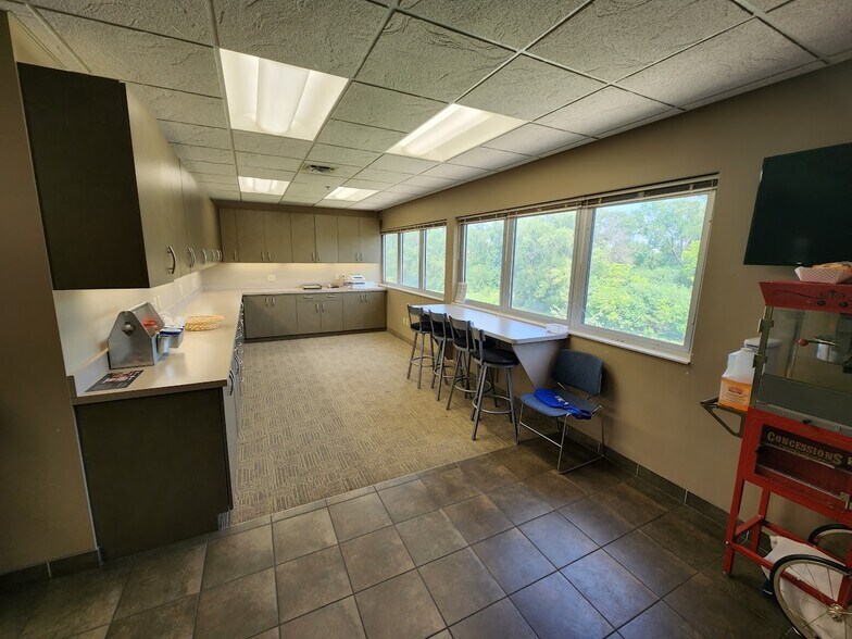 More Photos Of 1345 Corporate Center Curve Dr, Eagan Office For Lease
