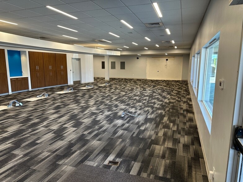 More Photos Of 765 S Riverside Ave, Medford Freestanding For Sale