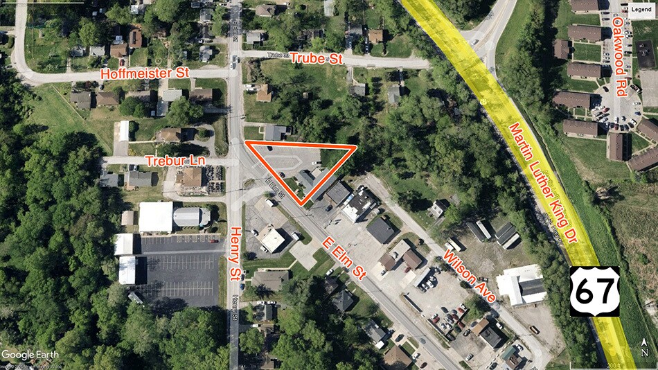 More Photos Of 212 E Elm St, Alton Specialty For Lease