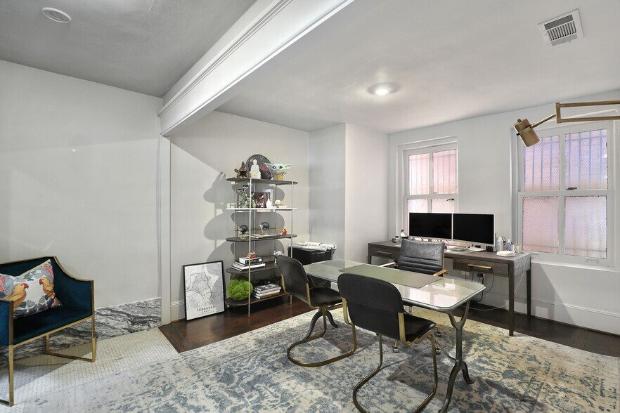 More Photos Of 110 N Tennessee St, McKinney Storefront Retail Office For Lease