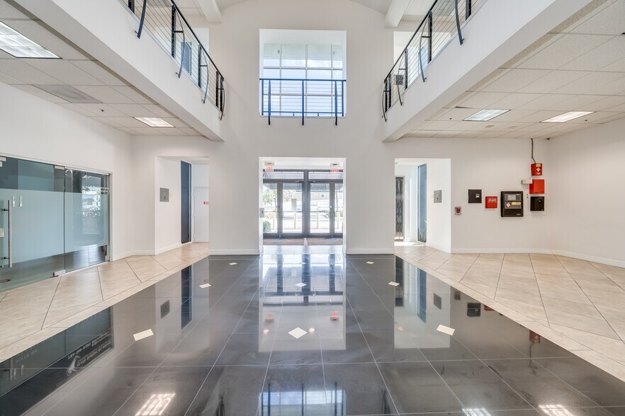 More Photos Of 7500 NW 25th St, Miami Office For Sale