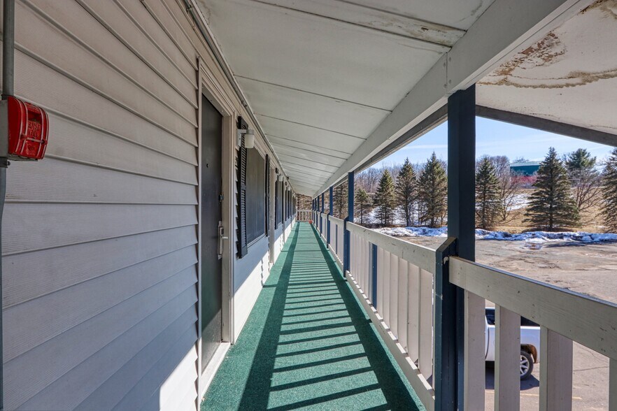 More Photos Of 726 S Highway 35, Saint Croix Falls Hotel For Sale
