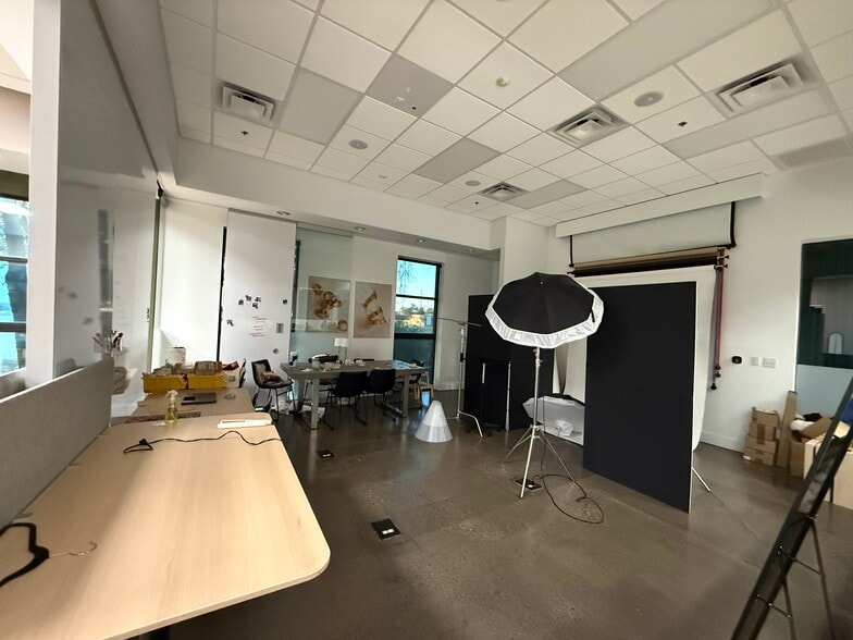 More Photos Of 4505 E Broadway Rd, Phoenix Light Manufacturing For Sale