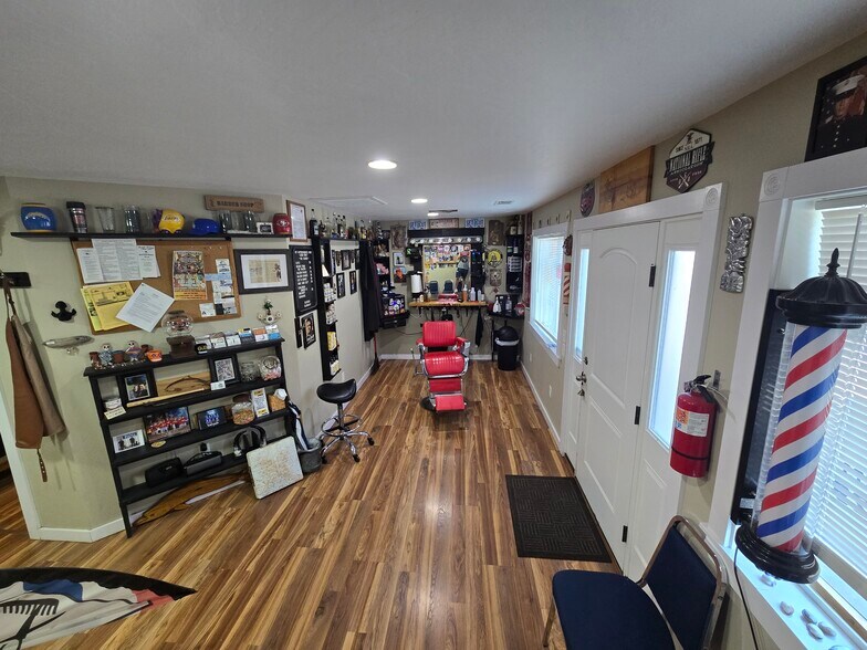 More Photos Of 616 Hemlock St, Brookings Office For Sale