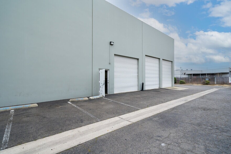 More Photos Of 231 W Blueridge Ave, Orange Manufacturing For Sale