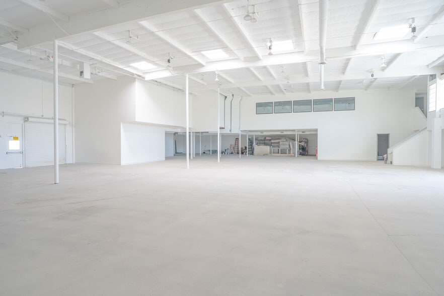 More Photos Of 17721 Mitchell N, Irvine Warehouse For Lease