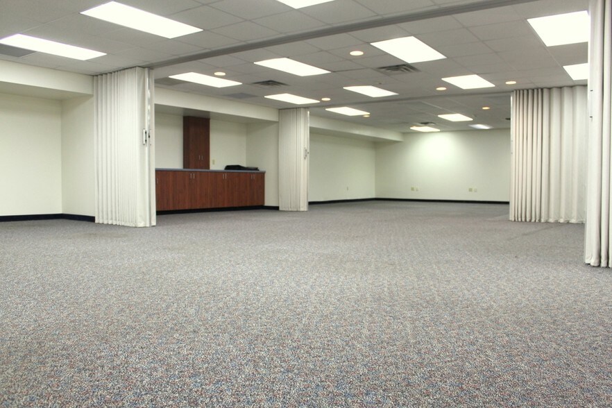 More Photos Of 401 N Baylen St, Pensacola Office For Lease