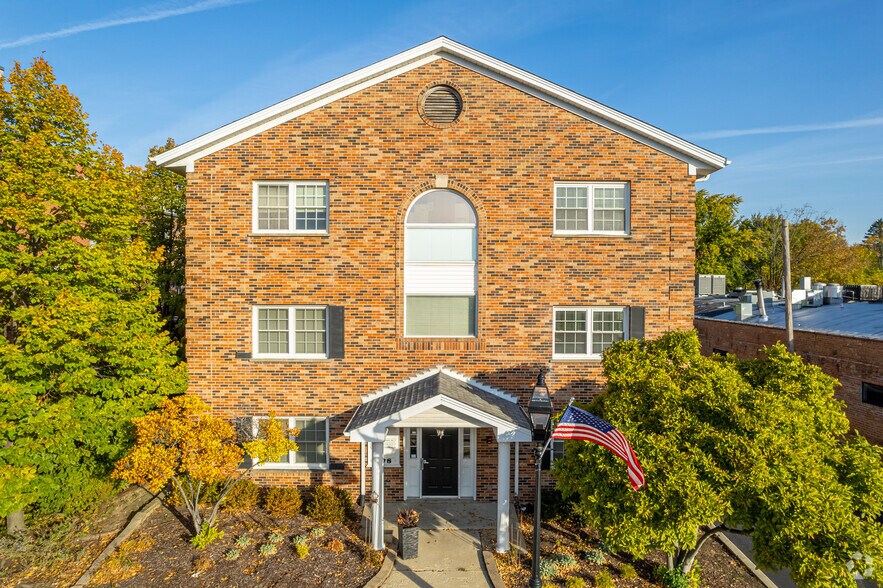 More Photos Of 478 Pennsylvania Ave, Glen Ellyn Office For Sale