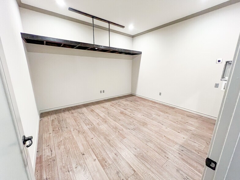 More Photos Of 5125 Sunmore Cir, Midland Office For Lease