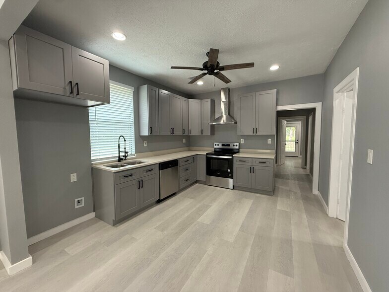 More Photos Of 17404 Reiss Trl, New Caney Apartments For Sale