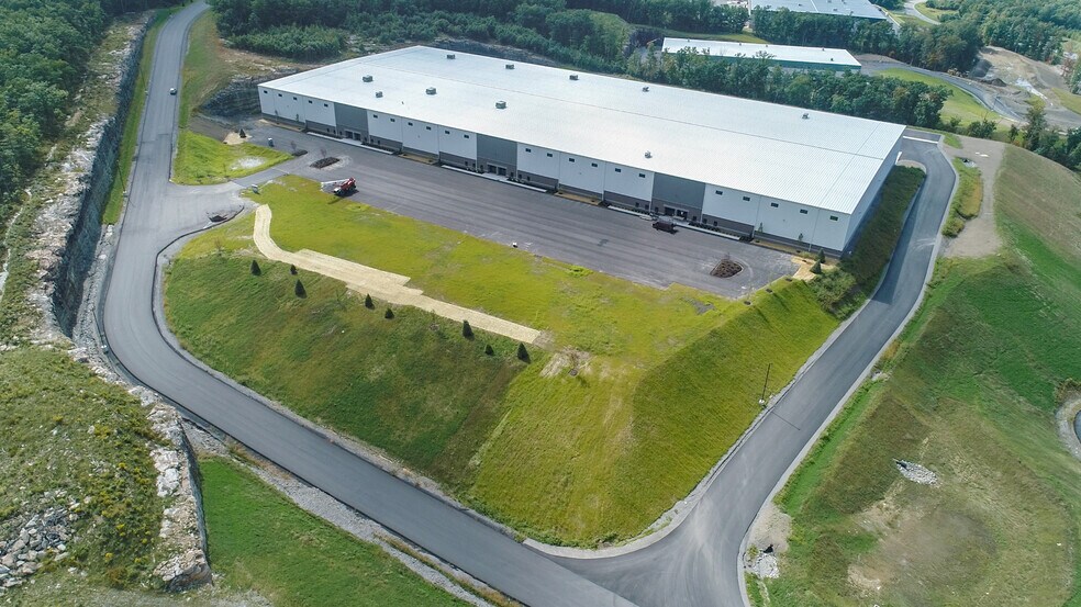 More Photos Of 130-150 Independence Dr, Pittston Township Warehouse For Lease