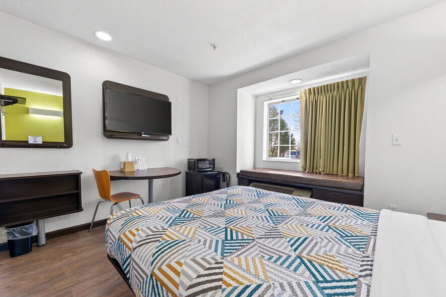 More Photos Of 1901 Broadcast St, Gastonia Hotel For Sale