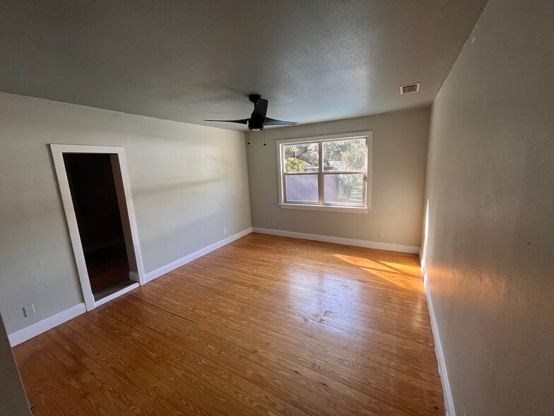 More Photos Of 230 S Center St, Pierson Apartments For Sale