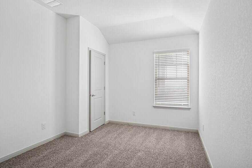 More Photos Of 6408 Segovia Ranch, San Antonio Apartments For Sale
