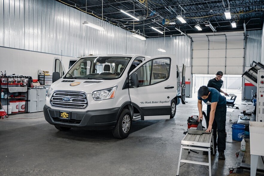 More Photos Of 6926 E 16th St, Indianapolis Auto Repair For Lease