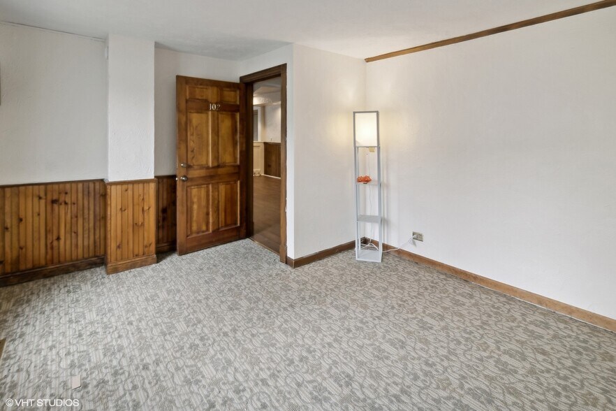 More Photos Of 438 N Hough St, Barrington Office For Sale