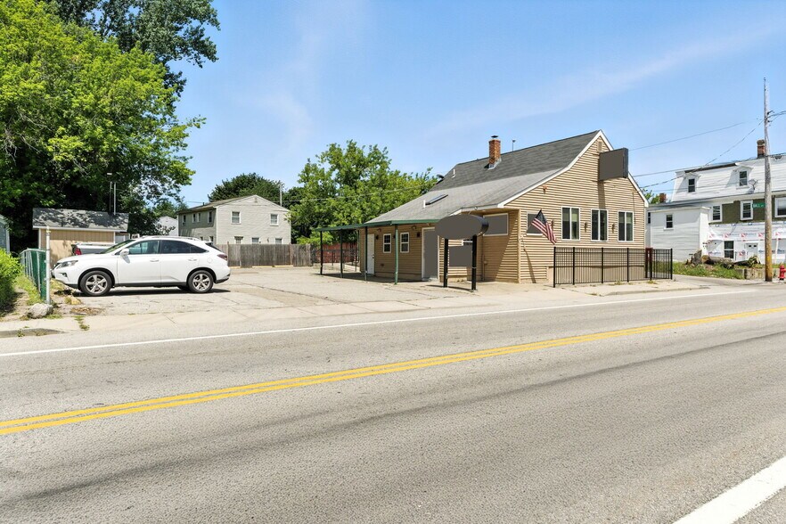 More Photos Of 568 Providence St, West Warwick Restaurant For Sale