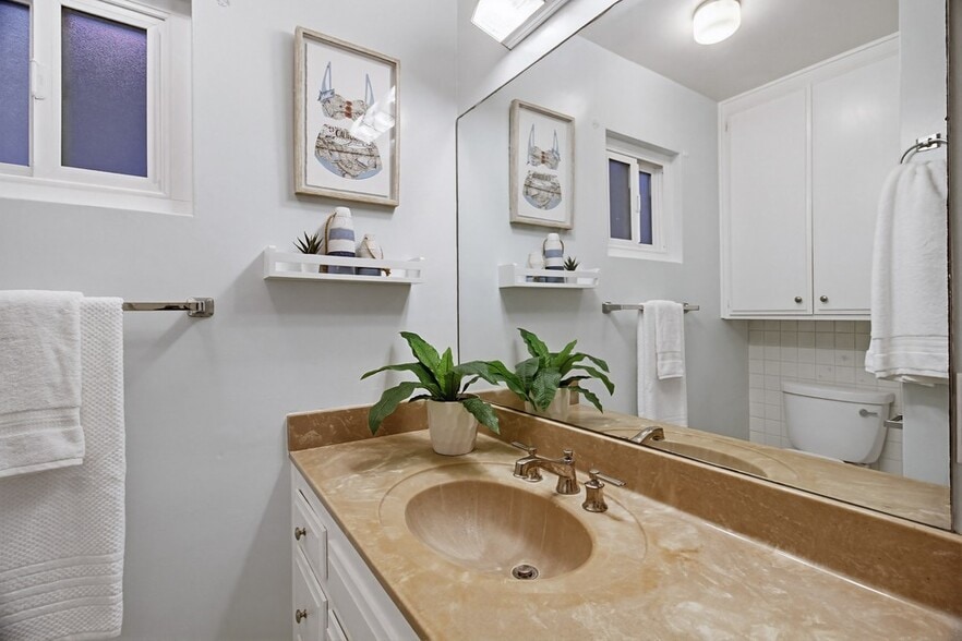 More Photos Of 829 Avalon Ct, San Diego Apartments For Sale