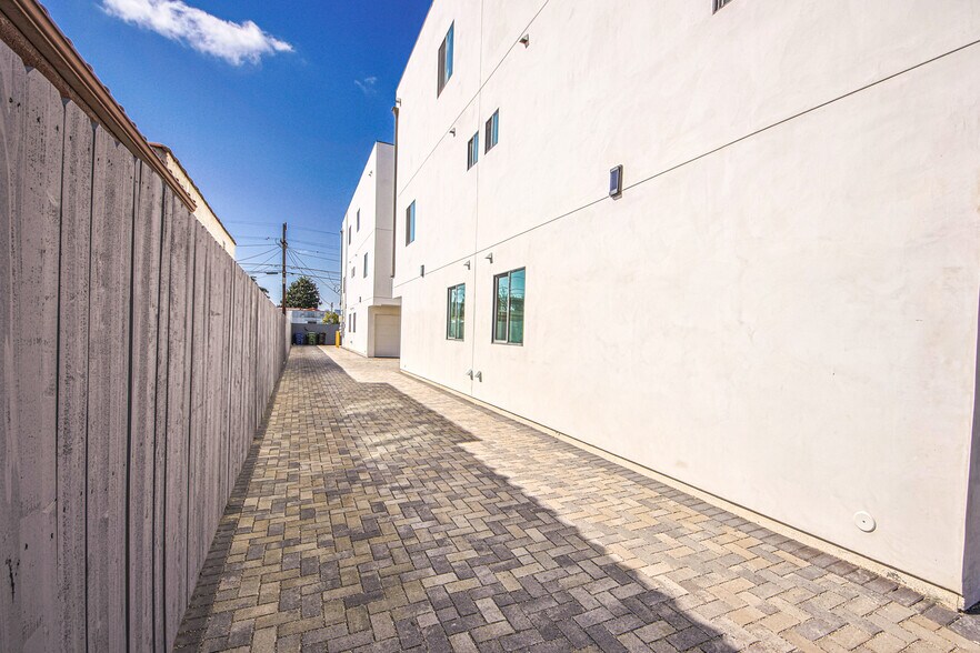 More Photos Of 1923 Carmona Ave, Los Angeles Multifamily For Sale