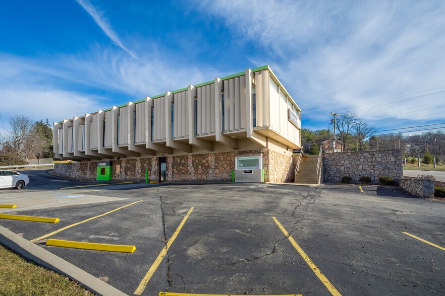 More Photos Of 590 Washington Rd, Washington Office For Sale