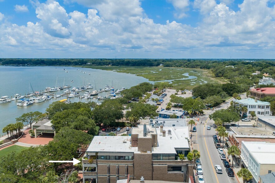 More Photos Of 916 Bay St, Beaufort Office For Sale