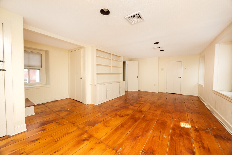 More Photos Of 69 E Oakland Ave, Doylestown Office For Sale