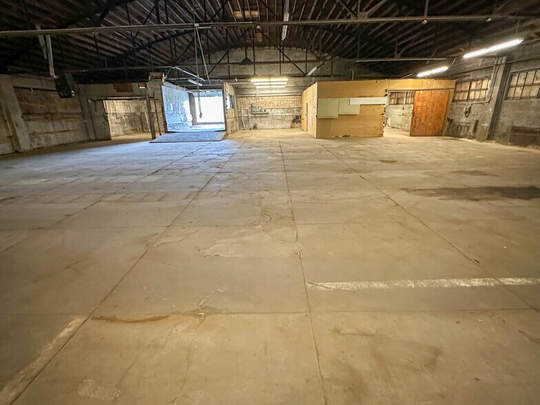 More Photos Of 423 N 7th St, Perry Freestanding For Sale