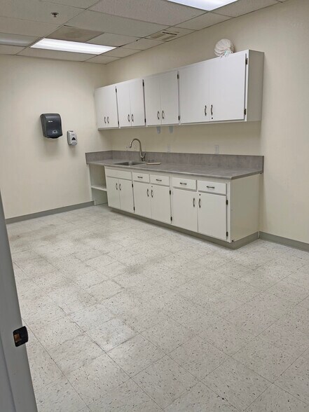 More Photos Of 6115-6125 State Farm Dr, Rohnert Park Light Manufacturing For Lease