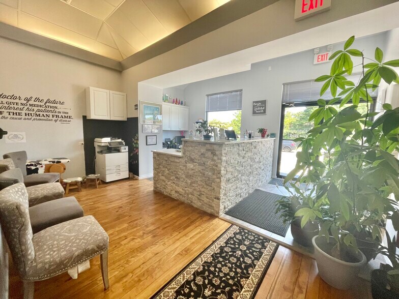 More Photos Of 1298 Newbridge Rd, North Bellmore Office For Sale