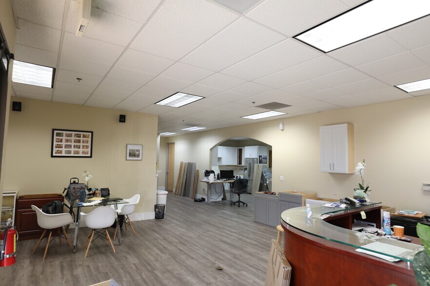 More Photos Of 960-978 Rincon Cir, San Jose Light Manufacturing For Sale