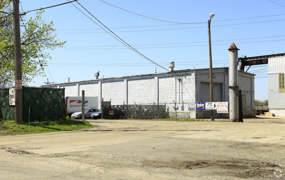 More Photos Of 1 W Interstate St, Bedford Warehouse For Lease