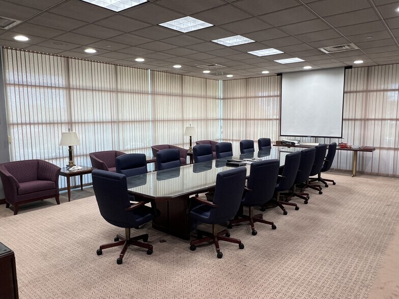 More Photos Of 2674 W Westhills Ct, Simi Valley Manufacturing For Lease