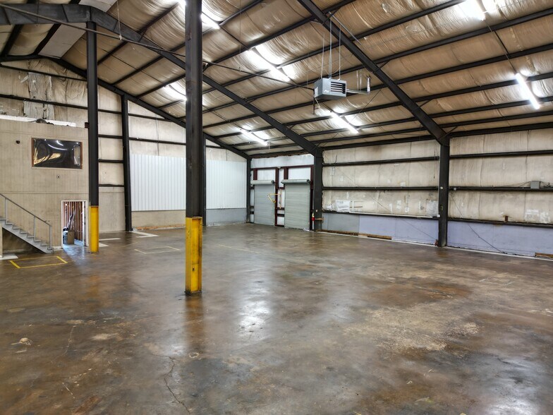 More Photos Of 158 American Way, Madison Distribution For Lease