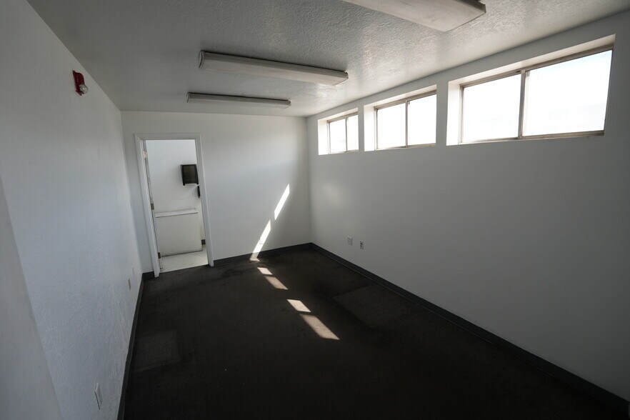 More Photos Of 1500 S 300 W, Clearfield Warehouse For Lease