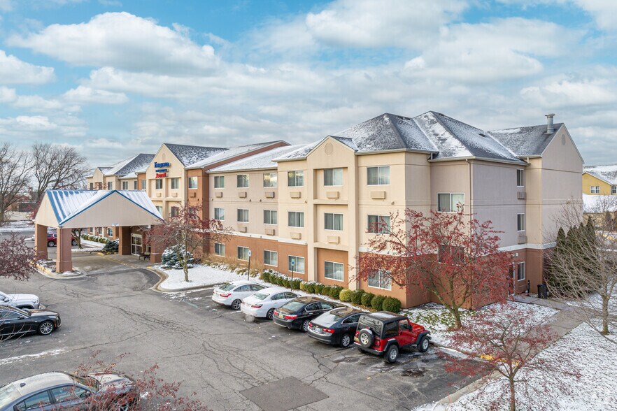 Primary Photo Of 3930 Stahl Dr SE, Grand Rapids Hotel For Sale