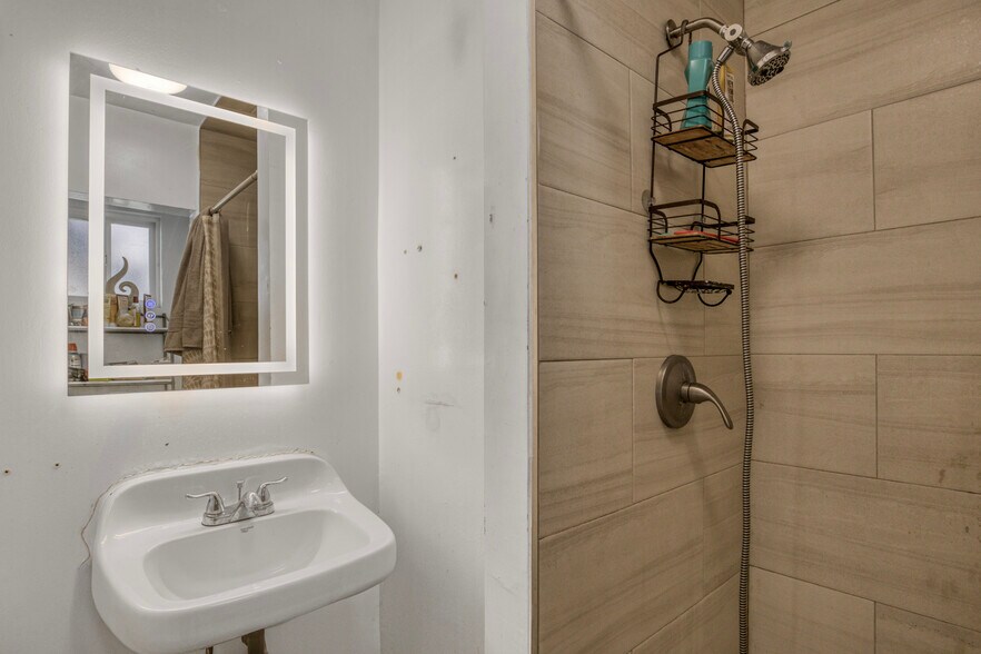 More Photos Of 5447 Blackwelder St, Los Angeles Apartments For Sale