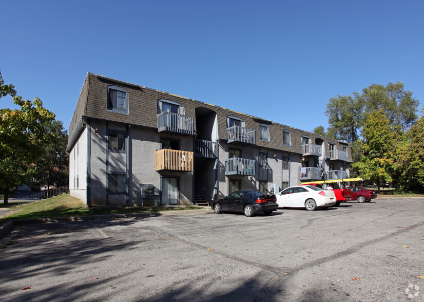 Primary Photo Of 9900 E 36th St, Independence Apartments For Sale