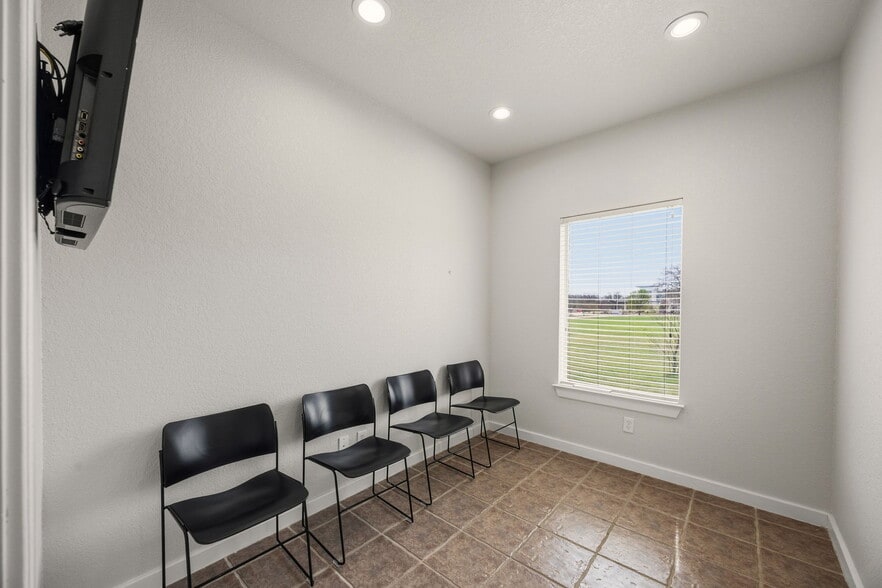 More Photos Of 401 Center Court Dr, Bridgeport Medical For Sale