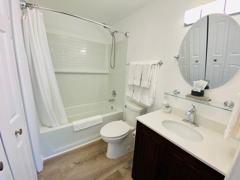 More Photos Of 104 Scudder Ln, Wimberley Hotel For Sale