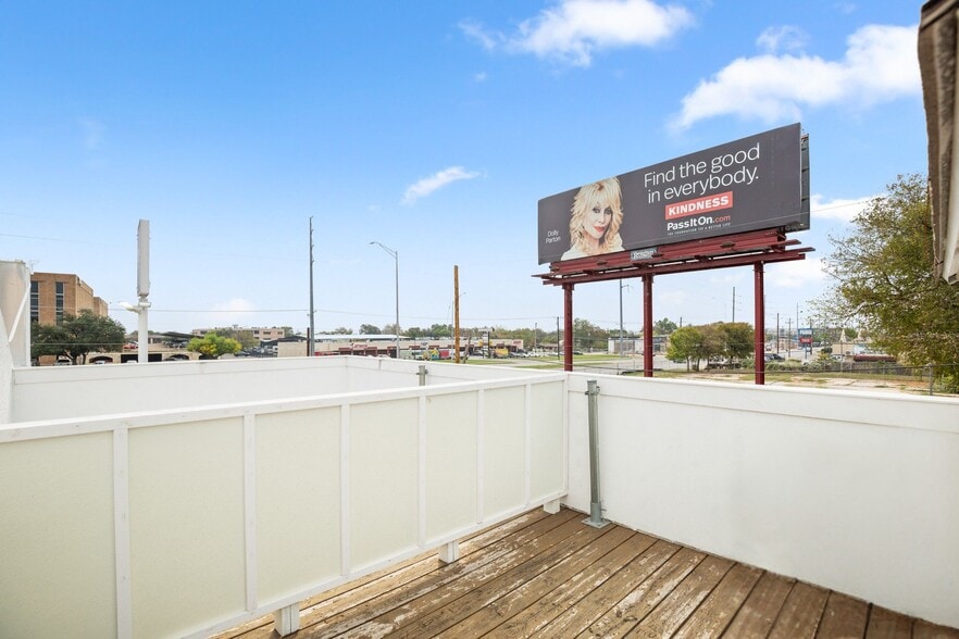 More Photos Of 7700 N Lamar Blvd, Austin Storefront Retail Office For Sale