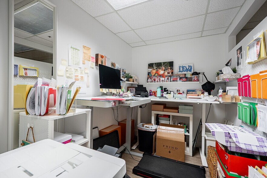 More Photos Of 2458 Haywood Av, West Vancouver Office Residential For Sale