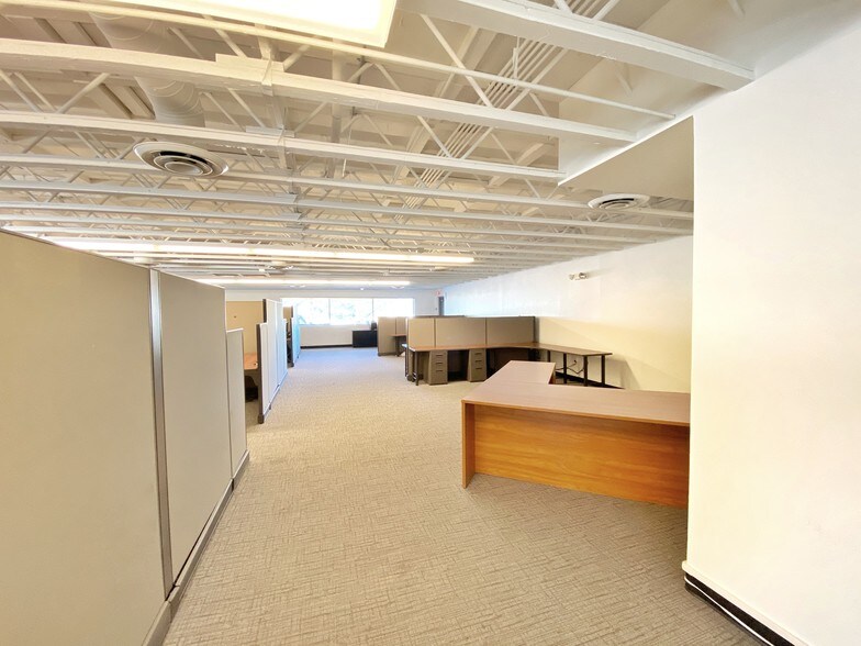 More Photos Of 2121 E Tropicana Ave, Las Vegas Office For Sale