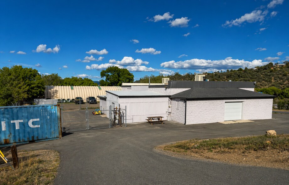 More Photos Of 1302 N Rhinestone Dr, Prescott Showroom For Lease