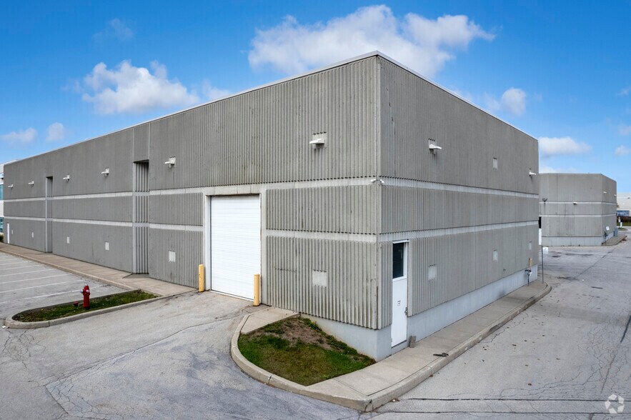 More Photos Of 3500 Laird Rd, Mississauga Manufacturing For Lease