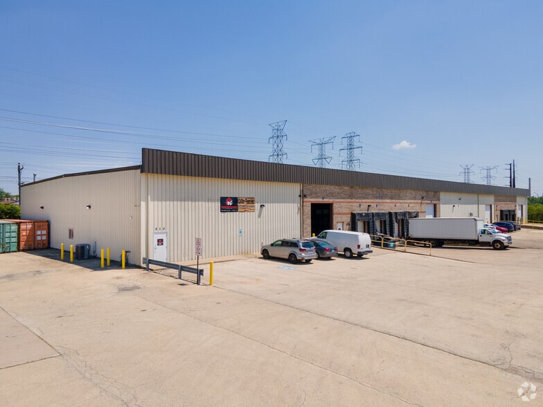 Primary Photo Of 510-530 Oakleaf Ct, Joliet Warehouse For Lease