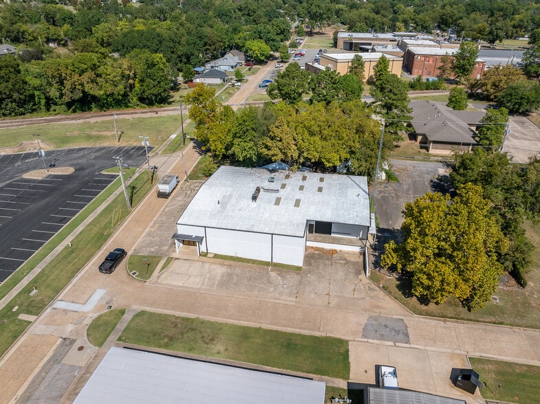 More Photos Of 100 N 11th St, Van Buren Warehouse For Sale