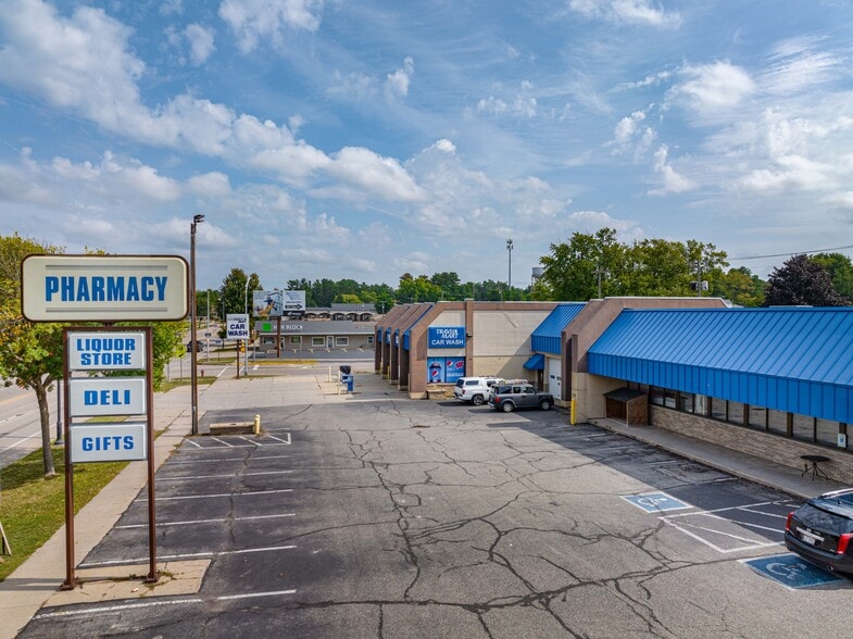 More Photos Of 802 Broadway, Wisconsin Dells Storefront Retail Office For Sale