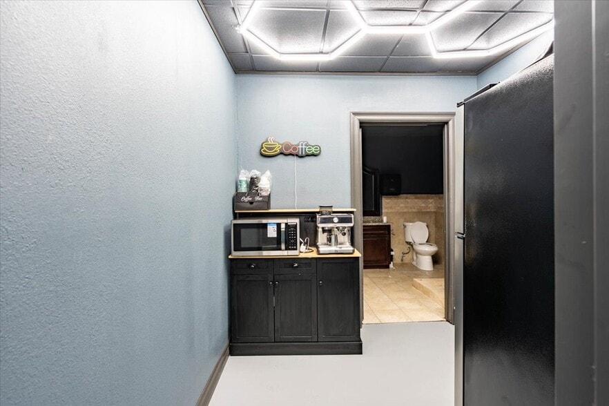More Photos Of 12969 W Hardy Rd, Houston Warehouse For Sale