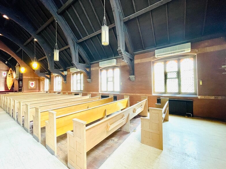 More Photos Of 1601 NE Madison Ave, Peoria Religious Facility For Sale