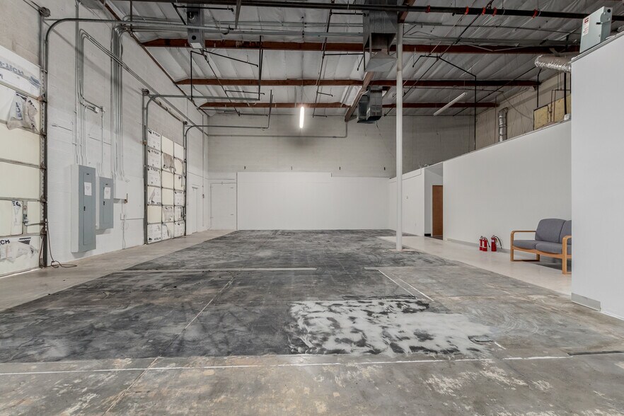 More Photos Of 104 S 54th St, Chandler Flex For Lease